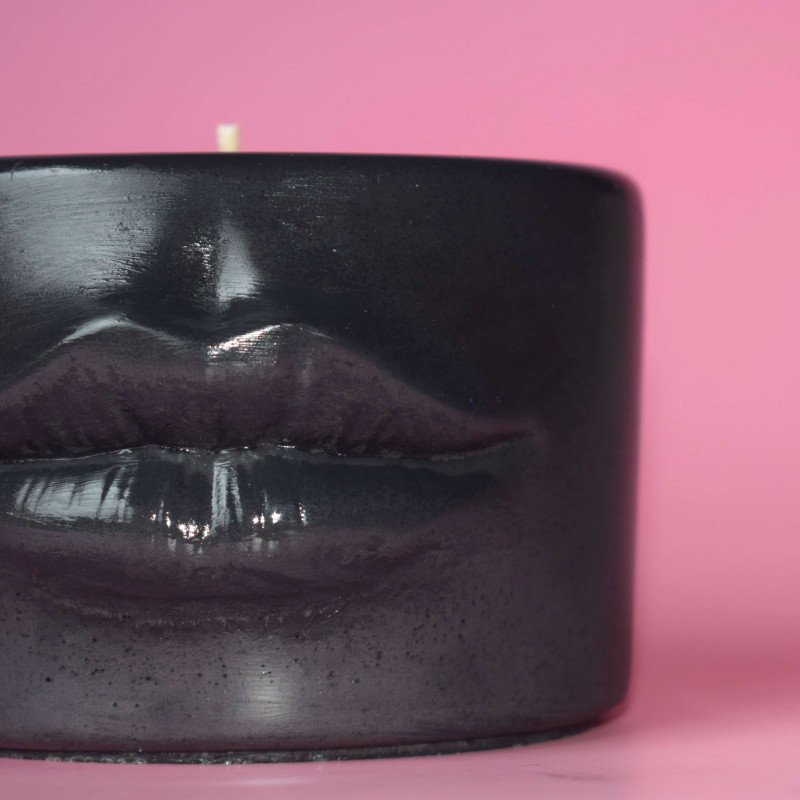 Lips in Schwarz – Designkerze mit Refill-System von STMMHAUS