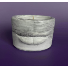 Kerze Lips in Betongrau 