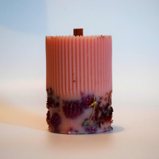 Licht der Blumen – Dekorative Blütenkerze aus Olivenwachs mit Holzdocht 