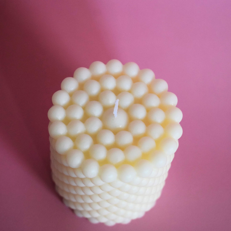 Perlenkerze aus Olivenwachs – handgemacht & natürlich
