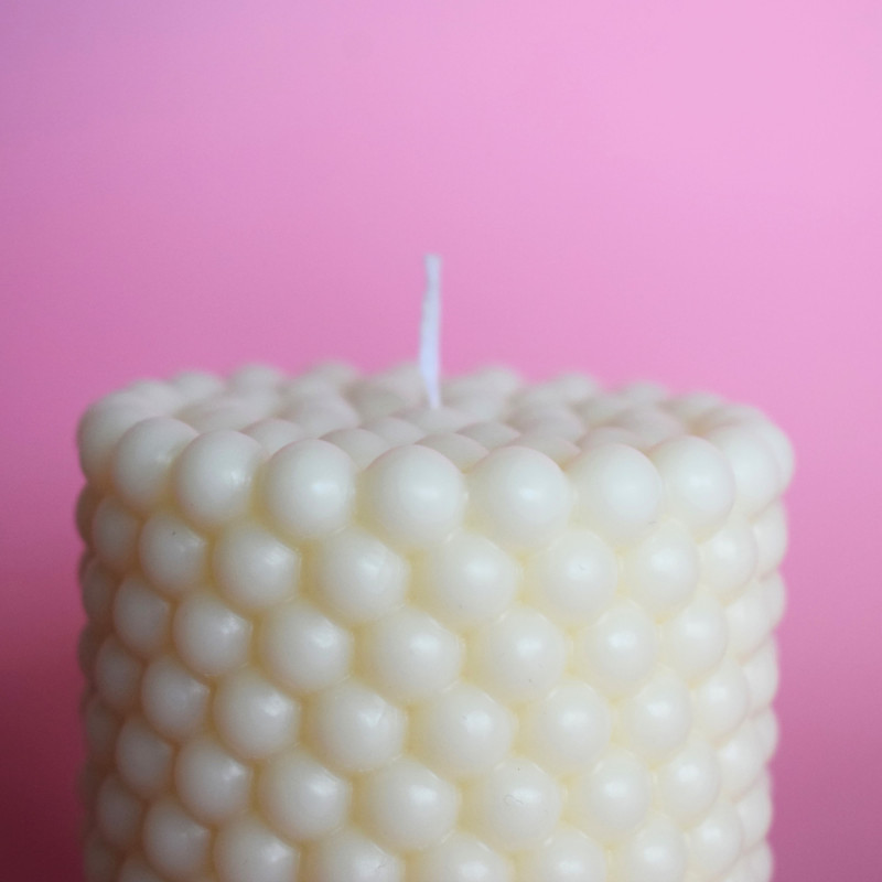Perlenkerze aus Olivenwachs – handgemacht & natürlich