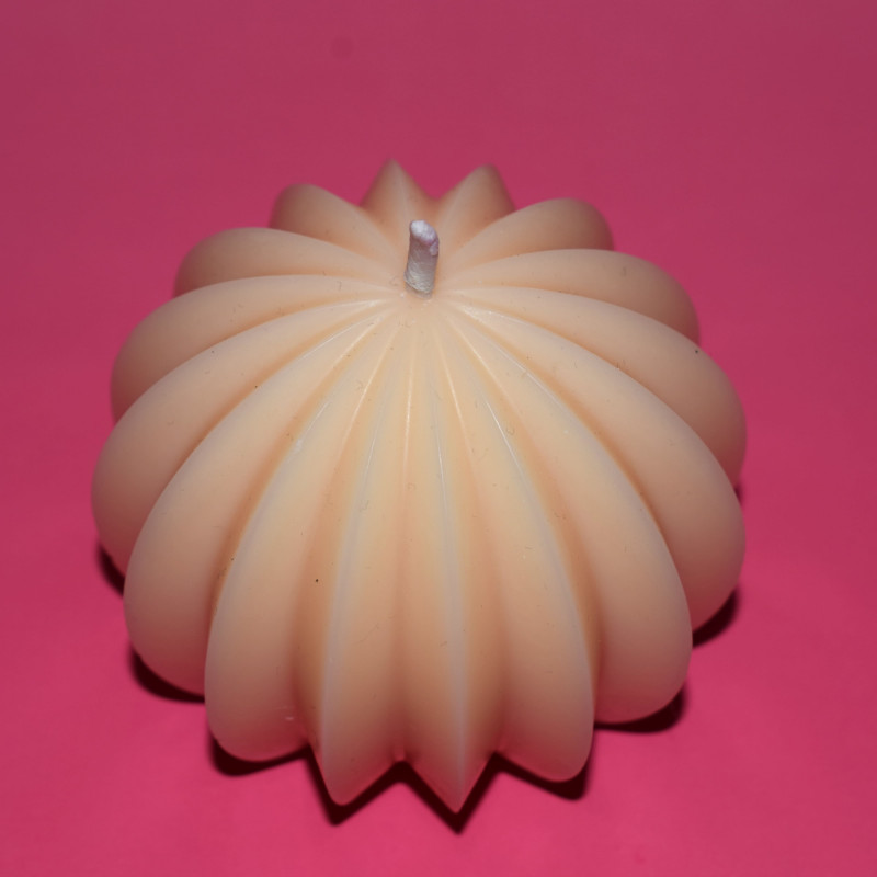 Kugelkerze aus Olivenwachs – Handgegossen, 135 g, Ø 7 cm