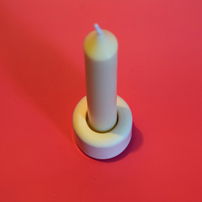 Olivenwachskerze mit Keraflot-Ständer – 16 cm